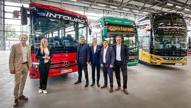Bayerns Ministerpräsident auf Probefahrt: Dr. Markus Söder besucht Daimler Buses in Neu-Ulm