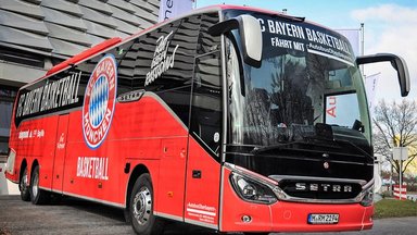 Ein Setra Reisebus für den FC Bayern Basketball