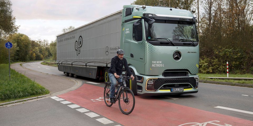 Mercedes-Benz Truck with bicyle driver