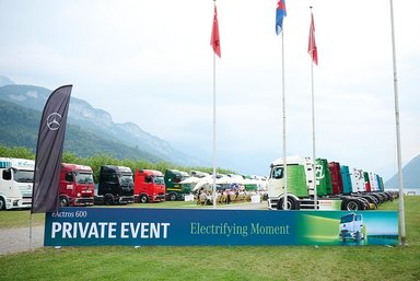 Ceremonial handover of the first twenty eActros 600 trucks to Swiss customers