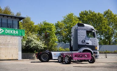 Sicherer unterwegs mit Hochvolt: Hohe passive Sicherheit des Mercedes-Benz eActros 600 in Crash-Tests bestätigt