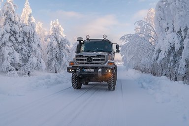 Green light at the Arctic Circle: Daimler Truck defence vehicles pass winter testing on ice and snow