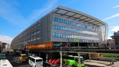 Daimler Buses errichtet eigene öffentliche Ladesäulen am Zentralen Omnibusbahnhof in München