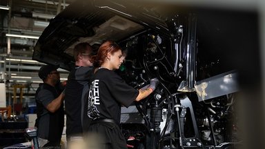 Daimler Truck sucht rund 2.800 Ferienbeschäftigte in Deutschland