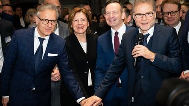 Deeply rooted in the Palatinate region, well-positioned for the future: Mercedes-Benz invests around 70 million Euro in the development of present-day and future trucks