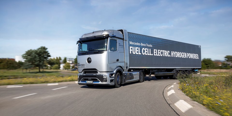 Mercedes-Benz NextGenH2 Truck on the road