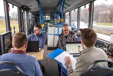 Weltpremiere auf dem Global Public Transport Summit 2023: Mercedes-Benz eCitaro fuel cell – mehr Reichweite dank Brennstoffzelle