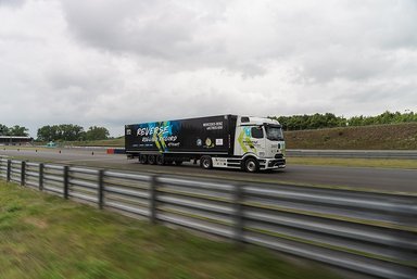 Mercedes-Benz Trucks bricht GUINNESS WORLD RECORDS™-Weltrekord mit eActros 600