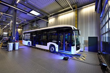 Daimler Truck opens new sales and service center for trucks and buses in Aschheim near Munich