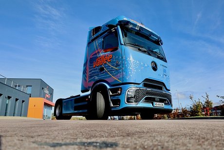 Transports Vallée in France is investing in the future: First Mercedes-Benz eActros 600 and 62 Actros L with ProCabin 
