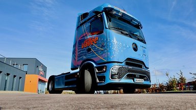 Transports Vallée in Frankreich setzt auf Zukunft: Erster Mercedes-Benz eActros 600 und 62 Actros L mit ProCabin 