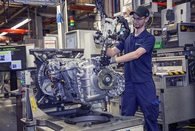 Fertigung von schweren Lkw-Getrieben im Mercedes-Benz Werk Gaggenau (Werkteil Rastatt)