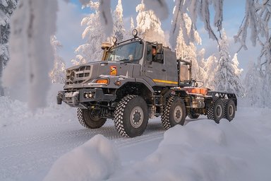 Green light at the Arctic Circle: Daimler Truck defence vehicles pass winter testing on ice and snow