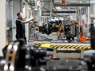 Daimler Truck Powertrain plants: start of production of key components for series production of the battery-electric Mercedes-Benz eActros 600