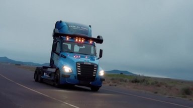 Selbstfahrender batterieelektrischer Lkw: Daimler Truck präsentiert autonomen Freightliner eCascadia Technologieträger