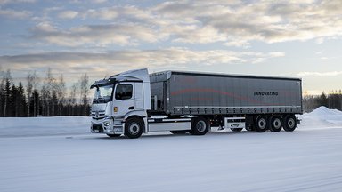 Around 3,000 kilometers covered completely electrically: eActros 300 as a tractor unit glides from the Arctic Circle to Stuttgart