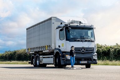 Putting vehicles through their paces: Daimler Truck is intensively testing its new and evolved safety assistance systems