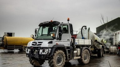 Mercedes-Benz Unimog U 423 in operation as a tractor unit: Unimog impresses with great economy