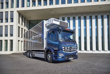Shortly before launch of series production: Mercedes-Benz eActros is starting practical operation with first customers in Germany and the Netherlands