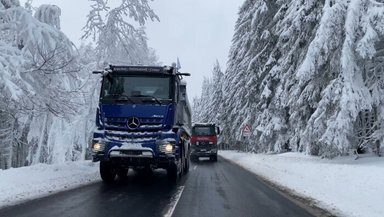 Moving mountains of snow for top-champion sports: Mercedes-Benz trucks in operation at the Biathlon World Cup in Oberhof