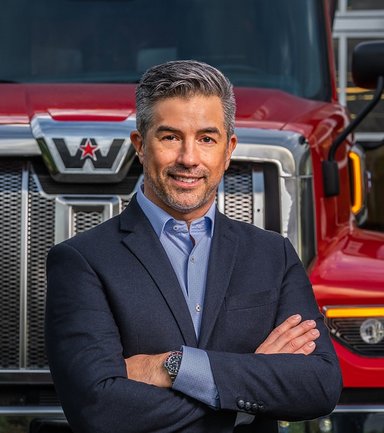 Andrew Johnson folgt auf Jörg Howe als Leiter der globalen Unternehmenskommunikation & External Affairs bei Daimler Truck