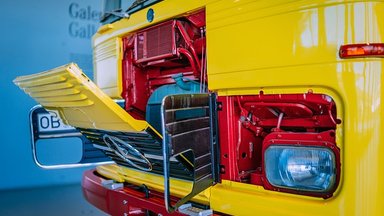 Mercedes-Benz LP 1513 “Advent Calendar”: What is hidden behind the little doors?