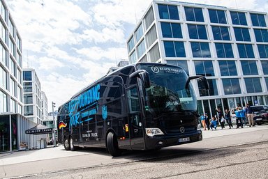 NFL team Carolina Panthers visits Daimler Truck employees in Leinfelden
