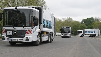 Mercedes-Benz Trucks übergibt erste batterieelektrische eEconic an die Frankfurter Entsorgungs- und Service GmbH