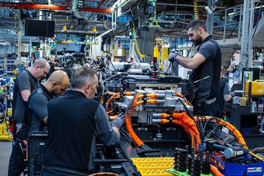 Elektro-Portfolio wächst: Mercedes-Benz Trucks startet Produktion neuer eActros 400-Generation im Werk Wörth