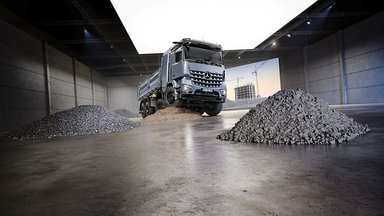 Robust, powerful – and now also all-electric: Mercedes-Benz Trucks presents the new eArocs 400 at bauma 2025