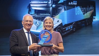 Mercedes-Benz eActros LongHaul mit dem  „2023 Truck Innovation Award“ ausgezeichnet 