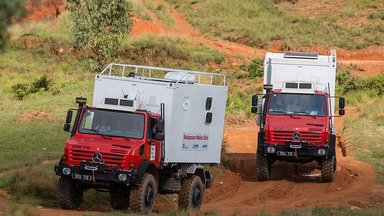 Zwei Unimog U 5000 für neues Hilfsprojekt der DEICHMANN-Stiftung