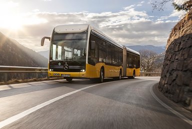 Weltpremiere auf dem Global Public Transport Summit 2023: Mercedes-Benz eCitaro fuel cell – mehr Reichweite dank Brennstoffzelle