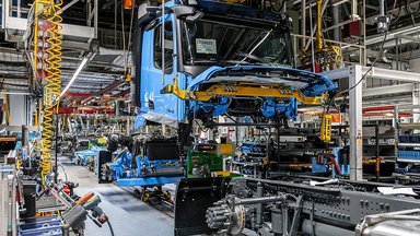Verlobung“ und „Hochzeit“ bei Werksführung im Mercedes-Benz Werk Wörth erleben