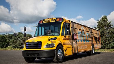 Auf dem Weg in eine grünere Zukunft: Daimler Truck feiert die 1.000ste Auslieferung des batterieelektrischen Schulbusses Saf-T-Liner C2 Jouley