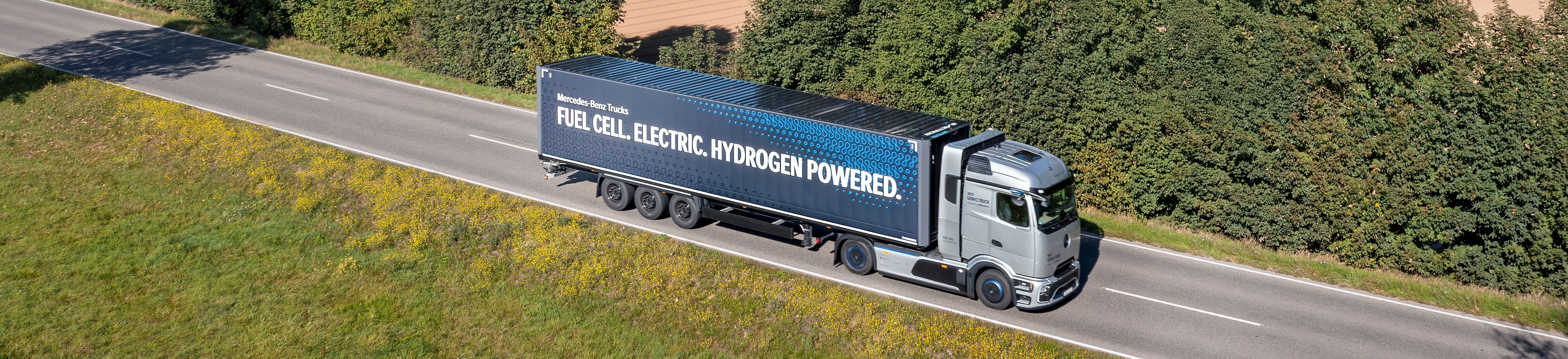 Mercedes-Benz NextGenH2 Truck auf der Landstraße