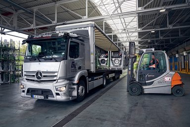 Mercedes-Benz Group AG is using the eActros to electrify its logistics between Bad Cannstatt and Sindelfingen