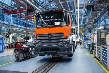 Elektro-Portfolio wächst: Mercedes-Benz Trucks startet Produktion neuer eActros 400-Generation im Werk Wörth