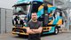 Elektrotrucker Tobias Wagner vor seinem eActros 600
