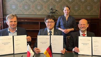 Daimler Truck, MB Energy and Kawasaki Heavy Industries signed agreement to develop liquefied hydrogen supply chain to Europe via Hamburg 