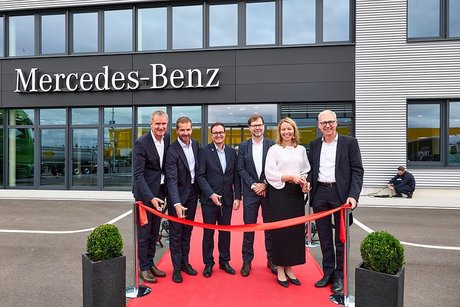 Daimler Truck eröffnet neuen Standort für Vertrieb und Service von Lkw und Bussen in Aschheim bei München