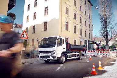 Daimler Truck-Marke FUSO auf der bauma 2025: Neue Varianten des eCanter für den Einsatz im Baugewerbe sowie im Garten- und Landschaftsbau