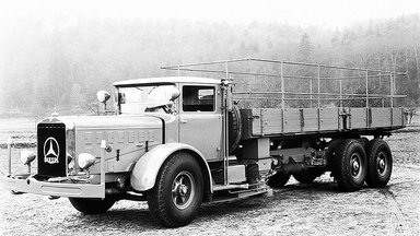 125 Jahre Erfahrung am Bau: Vom Daimler-Lkw mit fünf Tonnen Nutzlast bis zum Arocs mit MirrorCam 