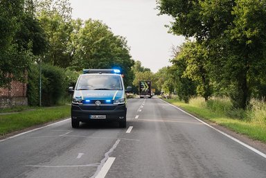 Großes Hallo in Halberstadt: eActros 600 fährt 30 Kilometer rückwärts auf öffentlichen Straßen zum Global Parts Center