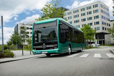 Mercedes-Benz eCitaro mit NMCC4-Batterie