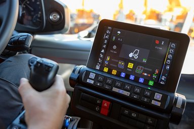 Präzision im Schnee: Unimog bei der Schneepflug-Weltmeisterschaft in Chambéry