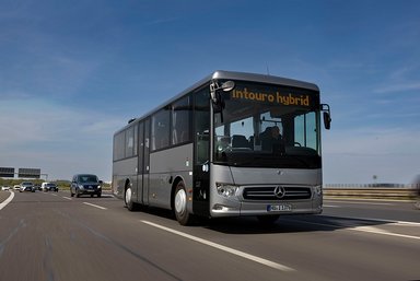 The compact Mercedes-Benz Intouro K hybrid inter-city bus