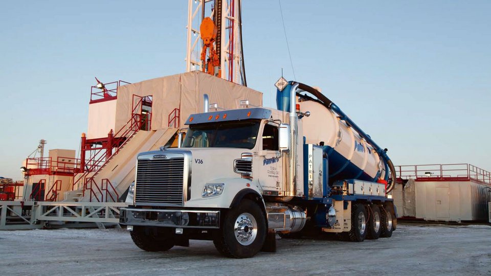 Freightliner 122 SD: Construction, oil/gas field service, logging, refuse, heavy/specialty haulage