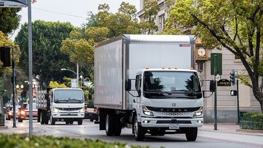 Daimler Truck: Erste Lkw der Marke RIZON an Kunden in Kalifornien ausgeliefert
