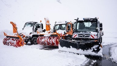Mit dem Unimog gegen meterhohe Schneewände: Entwickler von Mercedes-Benz Special Trucks unterstützen bei Räumung der Großglockner Hochalpenstraße